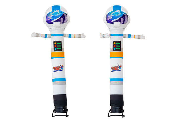 Op maat gemaakte waving men in astronautenthema voor Cosmic Park, ontworpen door JB Inflatables
